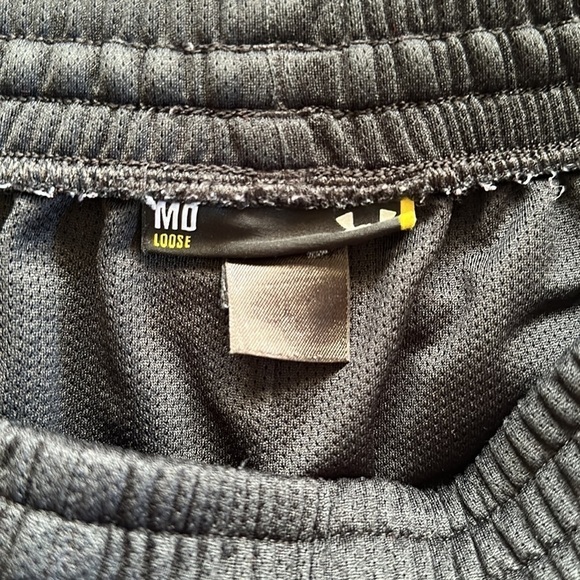 Men’s Under Armour shorts, sized medium. Great used condition. - Picture 2 of 5